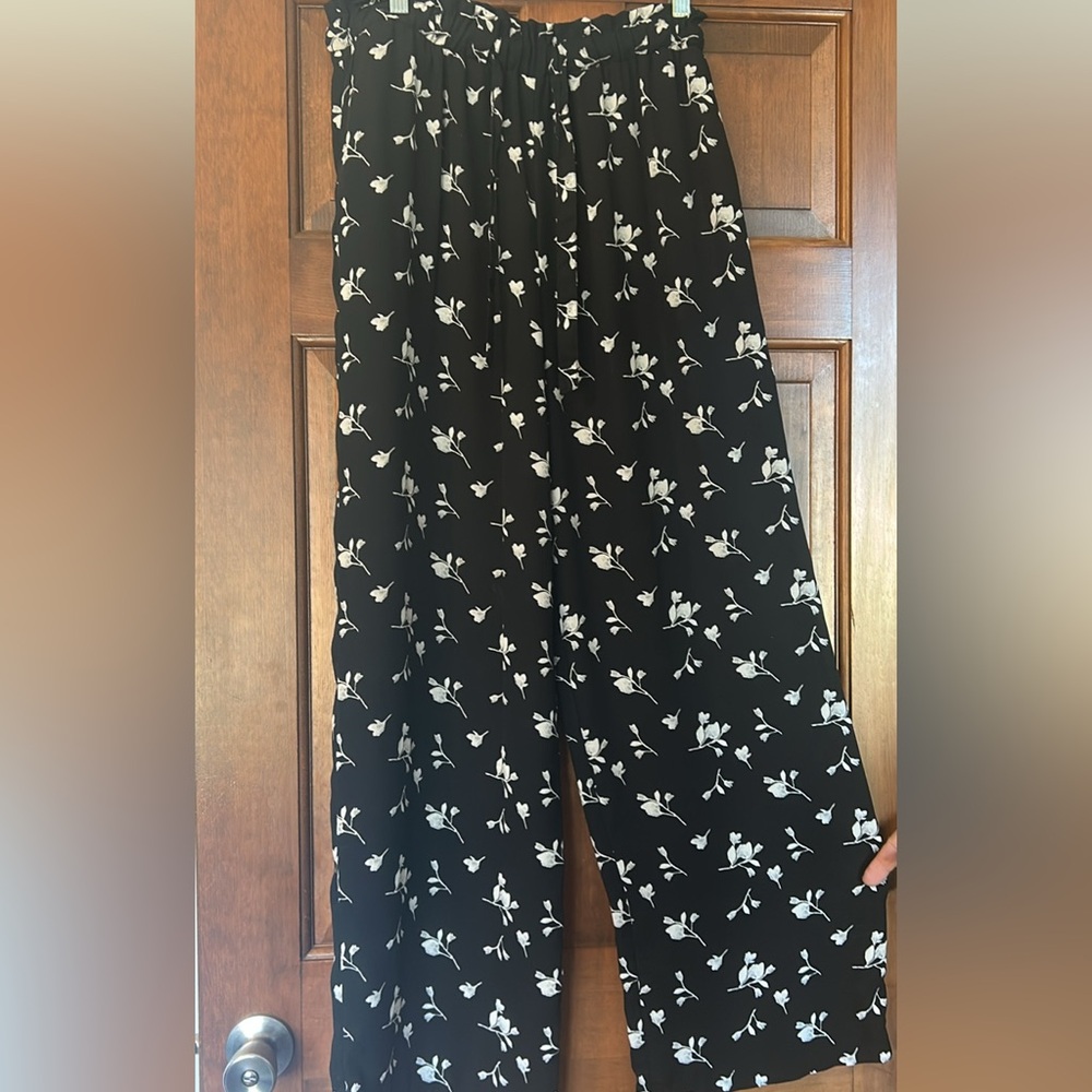 Xhilaration Black and White Floral Wide Leg Pants